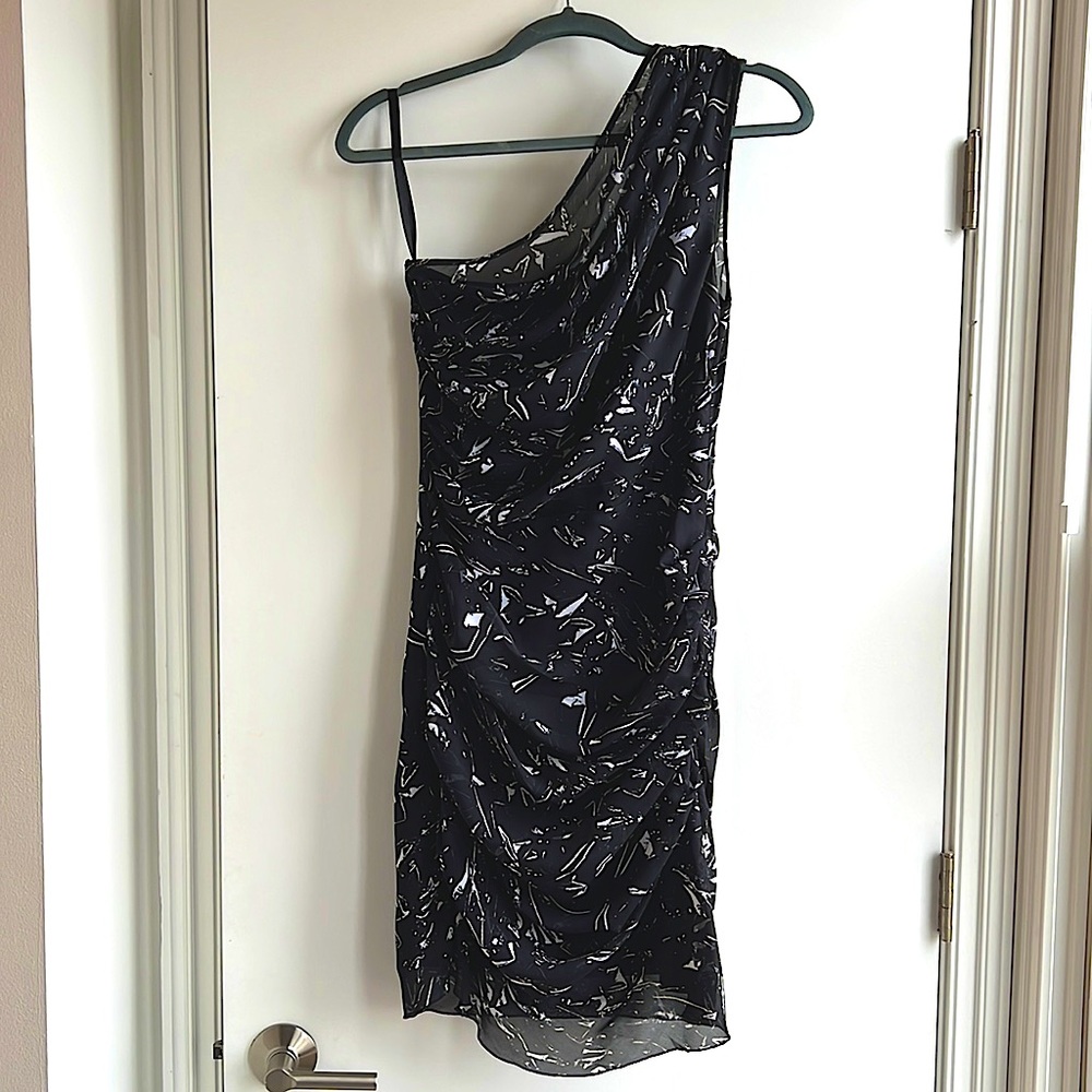 One shoulder fitted cocktail dress